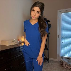 Royal Heartsoul scrub set (Small petite)